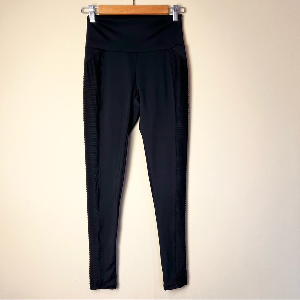 Peony & Me Black Textured Side Panel Workout Leggings